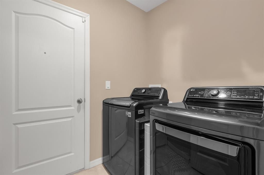 For Sale: $355,000 (3 beds, 2 baths, 1742 Square Feet)