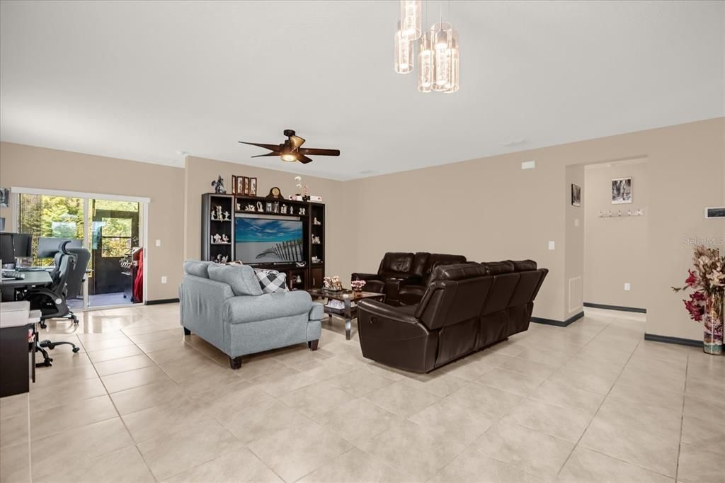 For Sale: $355,000 (3 beds, 2 baths, 1742 Square Feet)