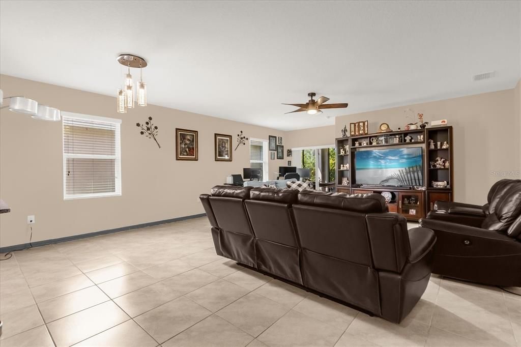 For Sale: $355,000 (3 beds, 2 baths, 1742 Square Feet)