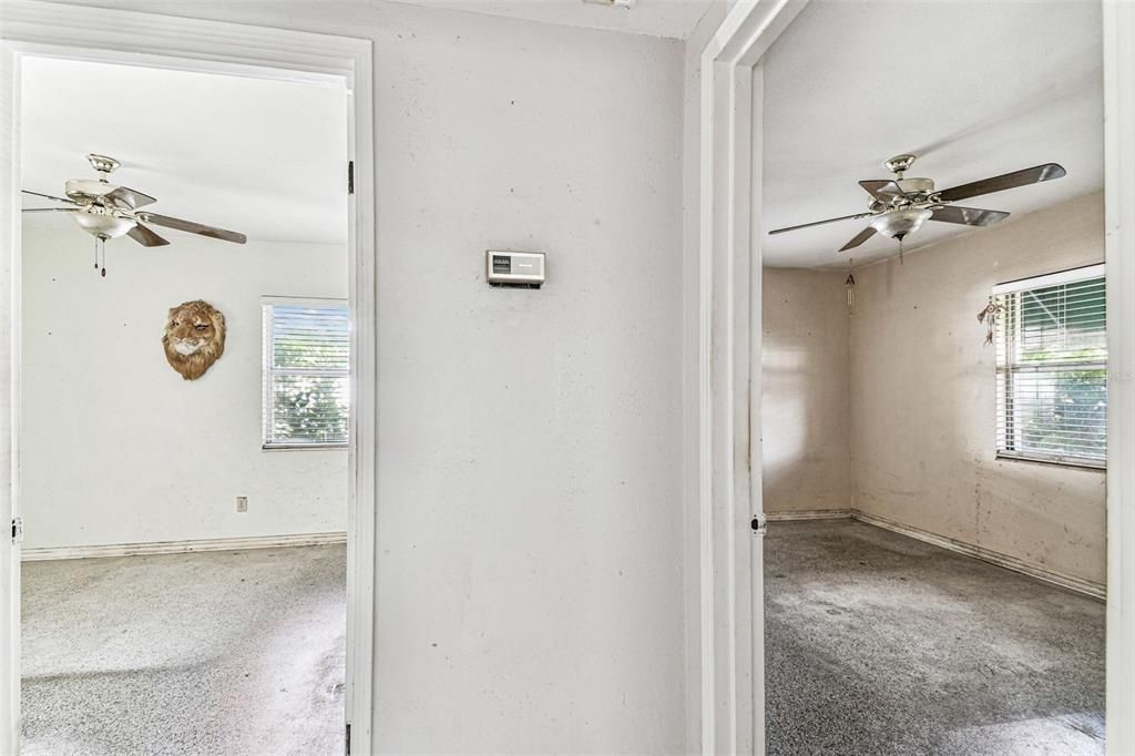 Active With Contract: $365,000 (2 beds, 1 baths, 902 Square Feet)