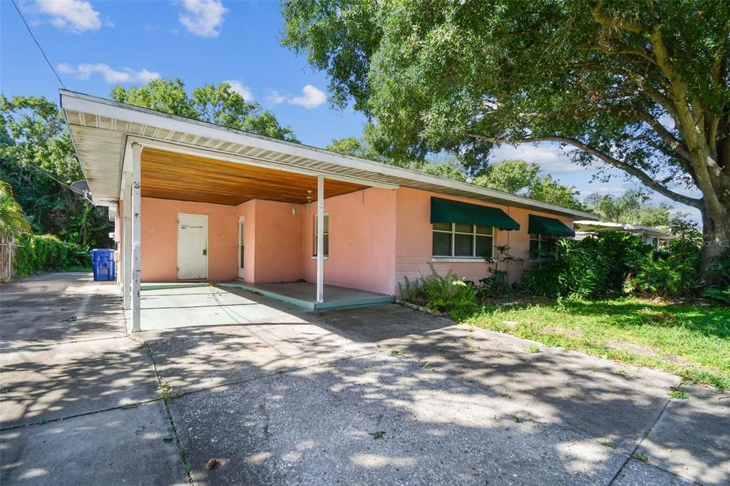 Active With Contract: $365,000 (2 beds, 1 baths, 902 Square Feet)