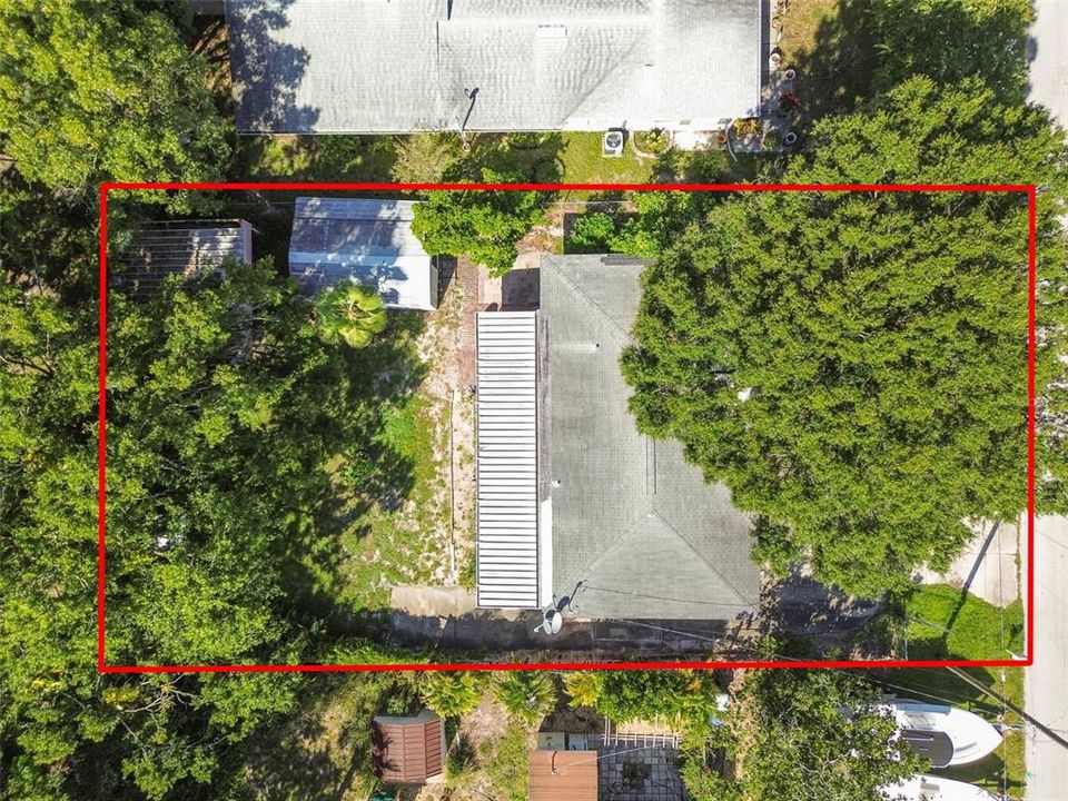 Active With Contract: $365,000 (2 beds, 1 baths, 902 Square Feet)