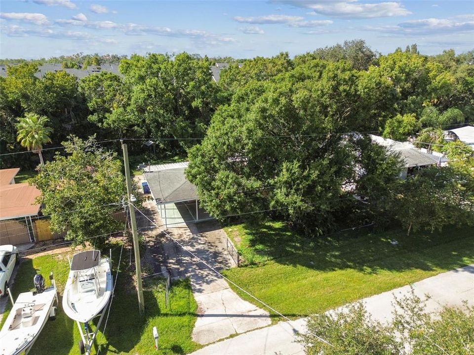 Active With Contract: $365,000 (2 beds, 1 baths, 902 Square Feet)