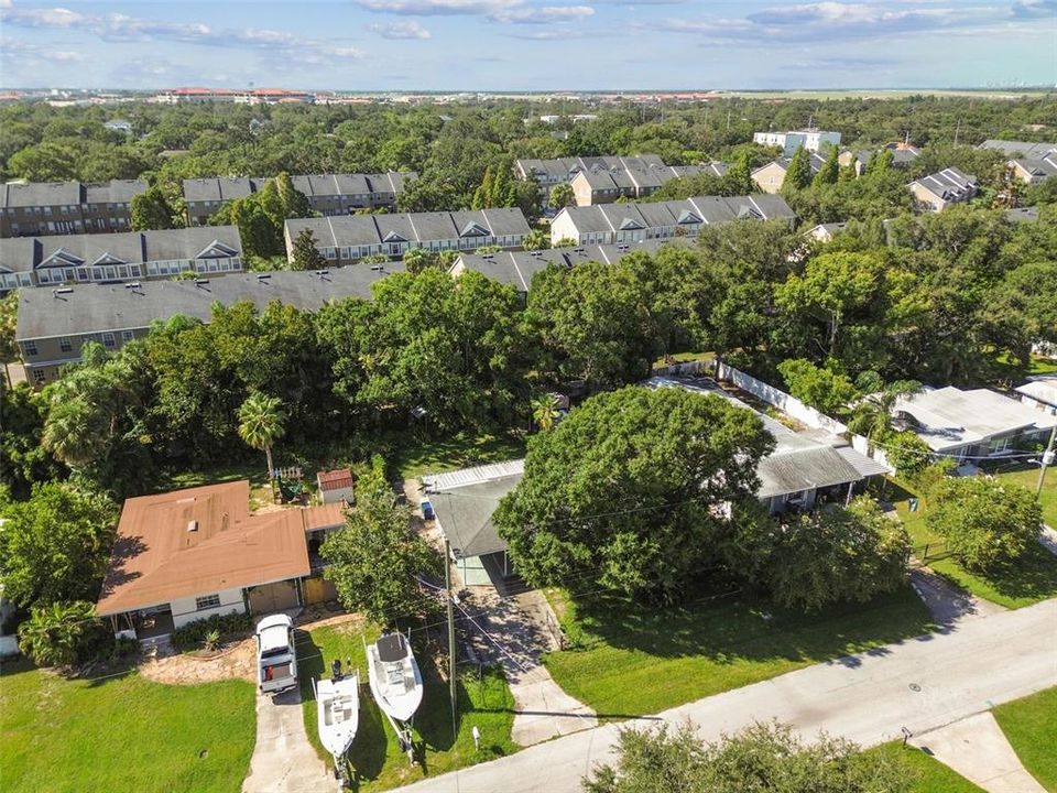 Active With Contract: $365,000 (2 beds, 1 baths, 902 Square Feet)