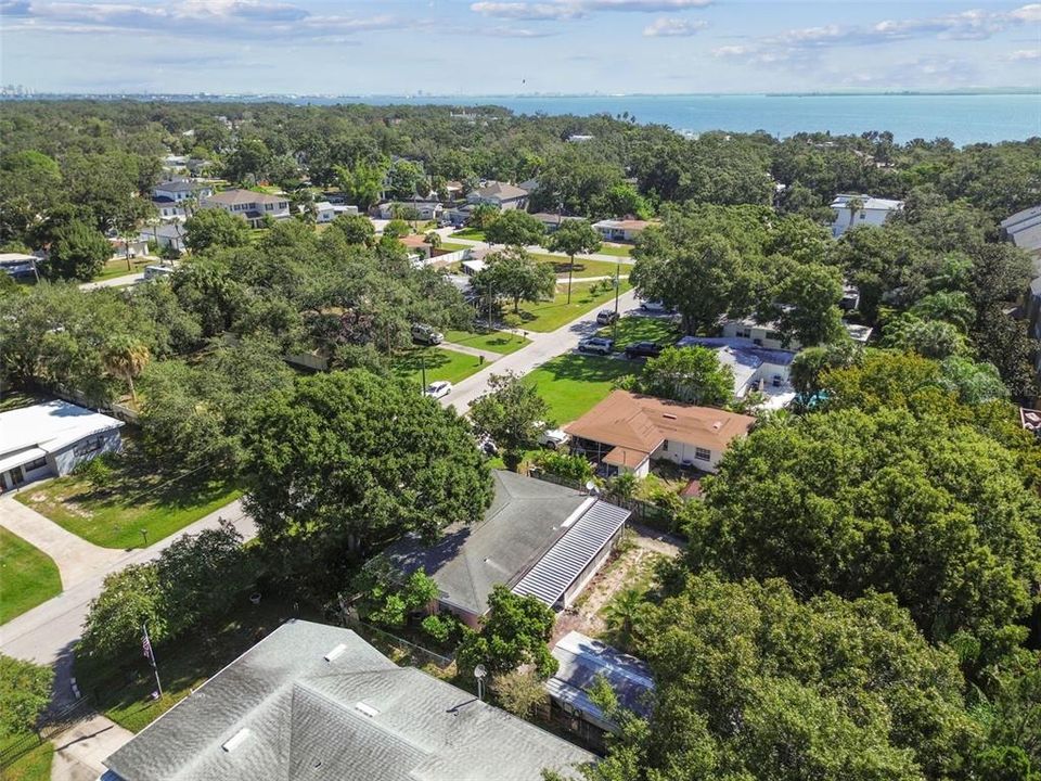 Active With Contract: $365,000 (2 beds, 1 baths, 902 Square Feet)