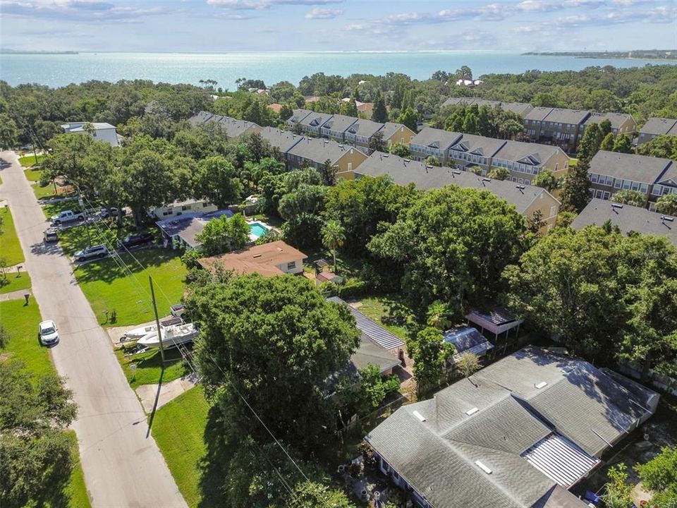 Active With Contract: $365,000 (2 beds, 1 baths, 902 Square Feet)