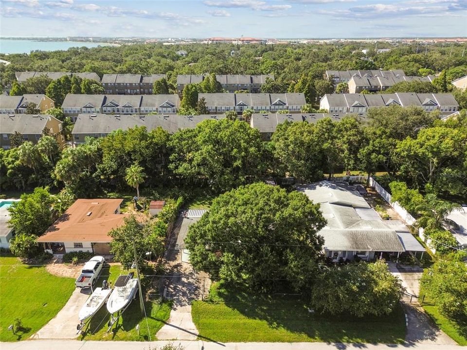 Active With Contract: $365,000 (2 beds, 1 baths, 902 Square Feet)