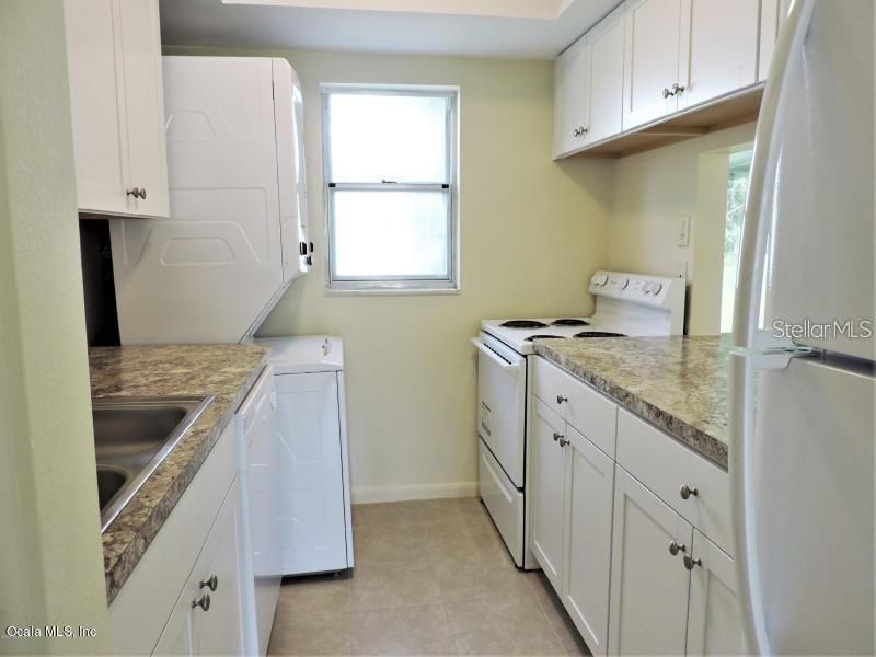 For Sale: $111,000 (2 beds, 1 baths, 891 Square Feet)