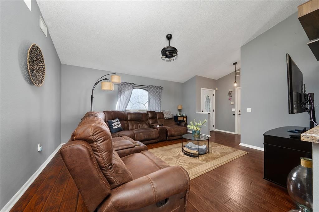 Active With Contract: $339,000 (3 beds, 2 baths, 1388 Square Feet)