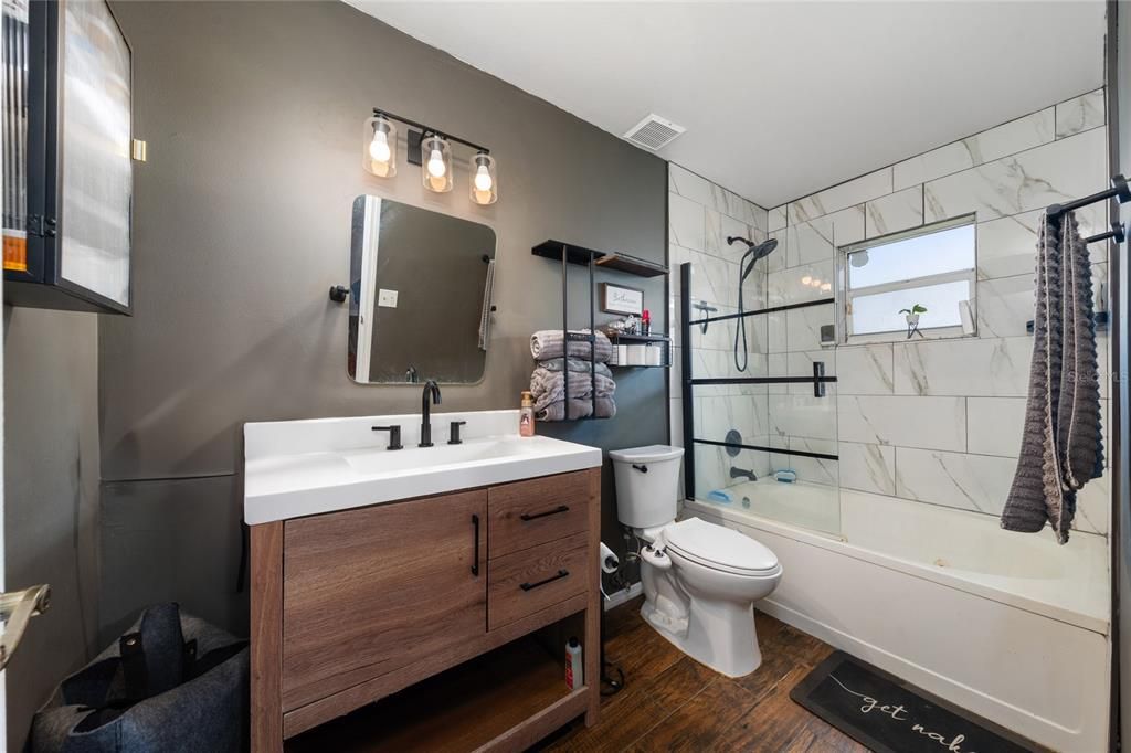 Active With Contract: $339,000 (3 beds, 2 baths, 1388 Square Feet)