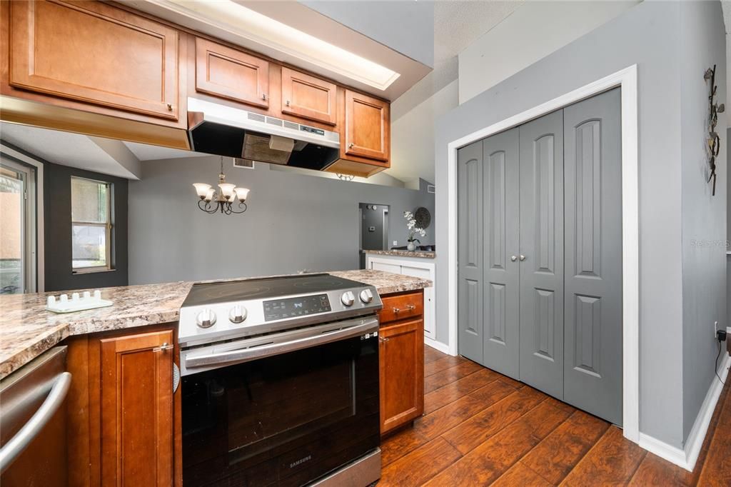 Active With Contract: $339,000 (3 beds, 2 baths, 1388 Square Feet)