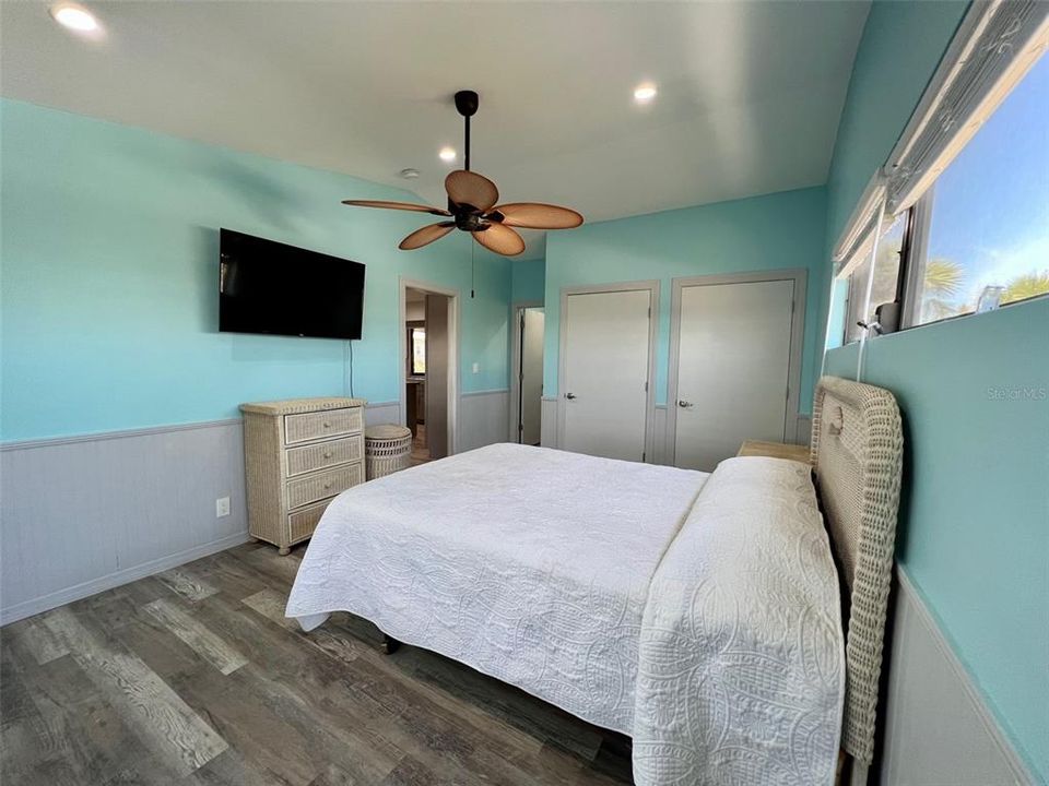 待售: $795,000 (2 贝兹, 2 浴室, 1056 平方英尺)