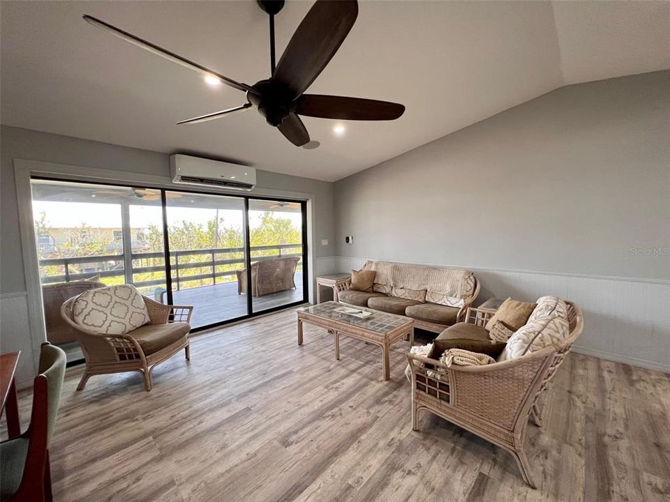 待售: $795,000 (2 贝兹, 2 浴室, 1056 平方英尺)