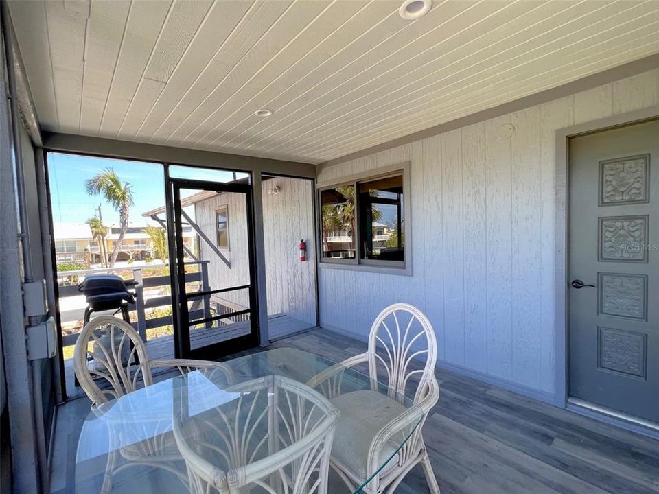 待售: $795,000 (2 贝兹, 2 浴室, 1056 平方英尺)