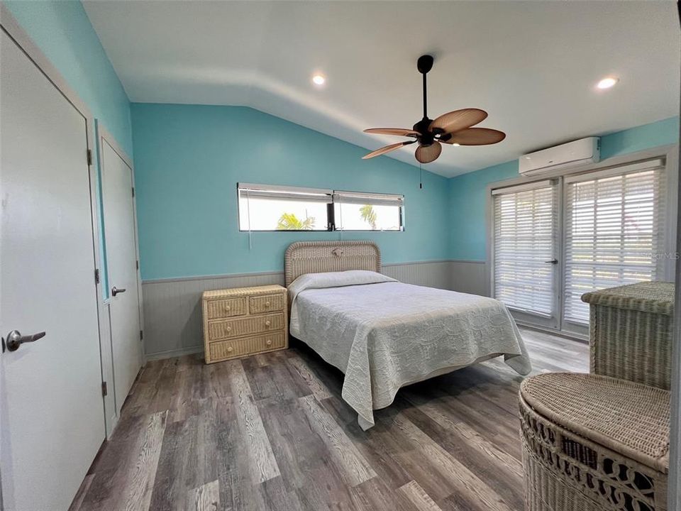 待售: $795,000 (2 贝兹, 2 浴室, 1056 平方英尺)