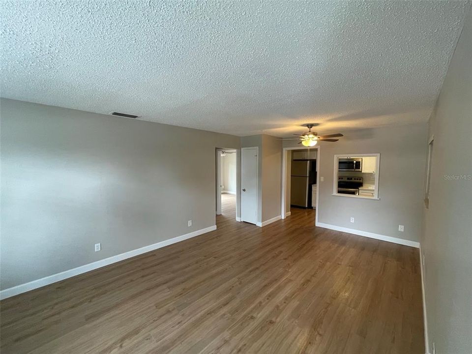 For Rent: $1,290 (2 beds, 1 baths, 826 Square Feet)