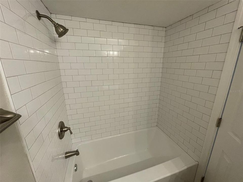 For Rent: $1,290 (2 beds, 1 baths, 826 Square Feet)