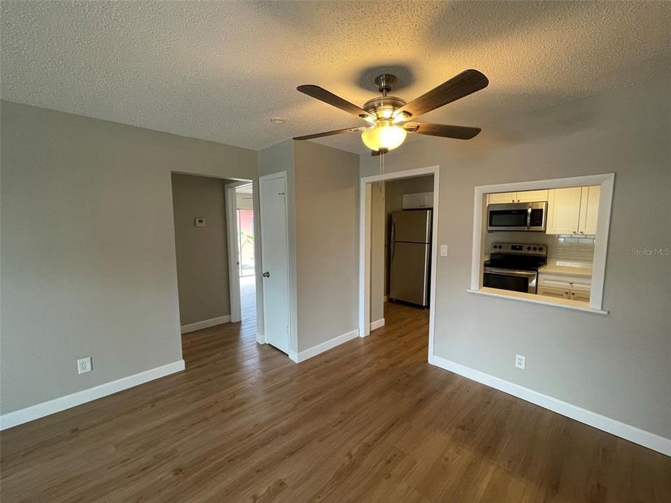 For Rent: $1,290 (2 beds, 1 baths, 826 Square Feet)