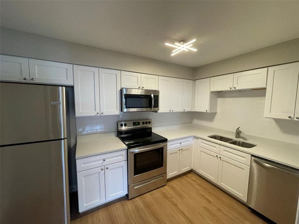 For Rent: $1,290 (2 beds, 1 baths, 826 Square Feet)