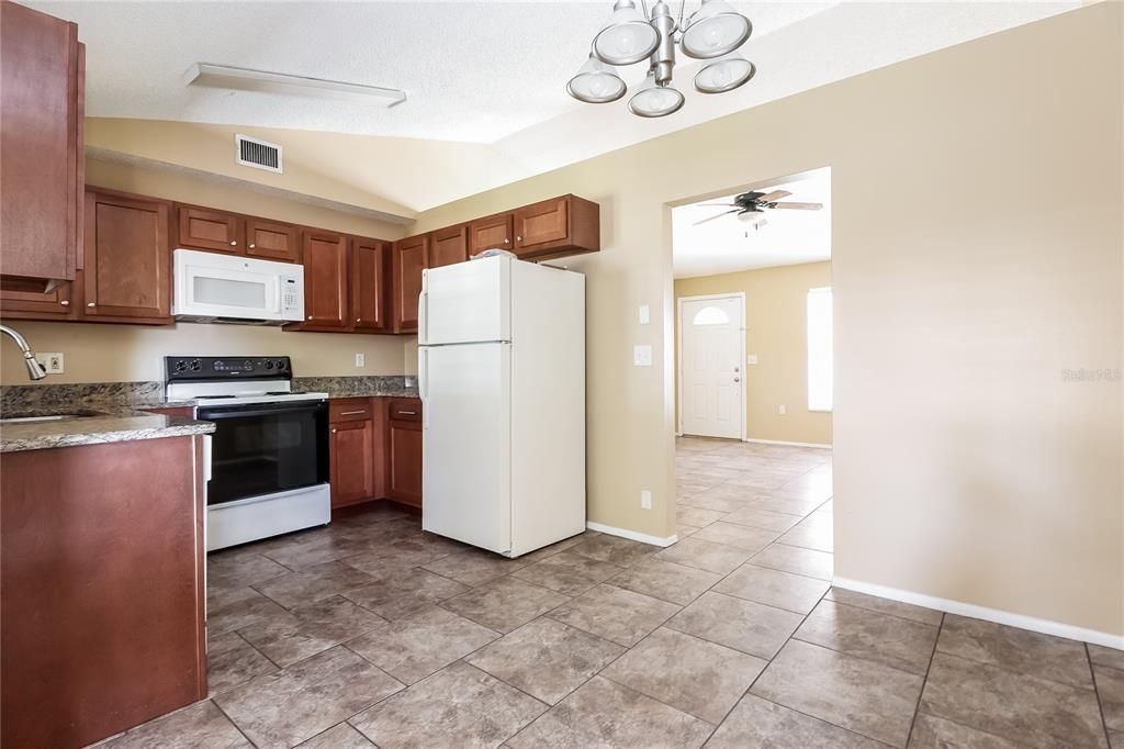 出租: $1,825 (3 贝兹, 2 浴室, 1283 平方英尺)