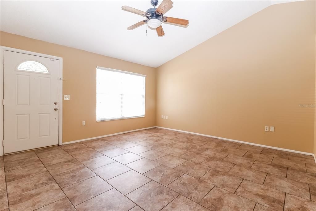 出租: $1,825 (3 贝兹, 2 浴室, 1283 平方英尺)