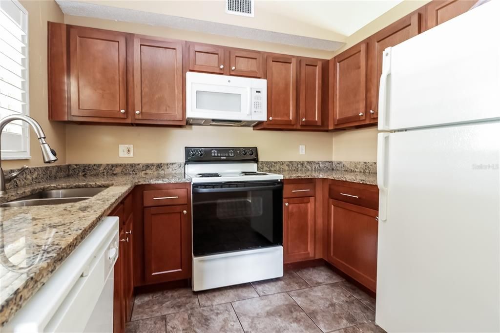 出租: $1,825 (3 贝兹, 2 浴室, 1283 平方英尺)