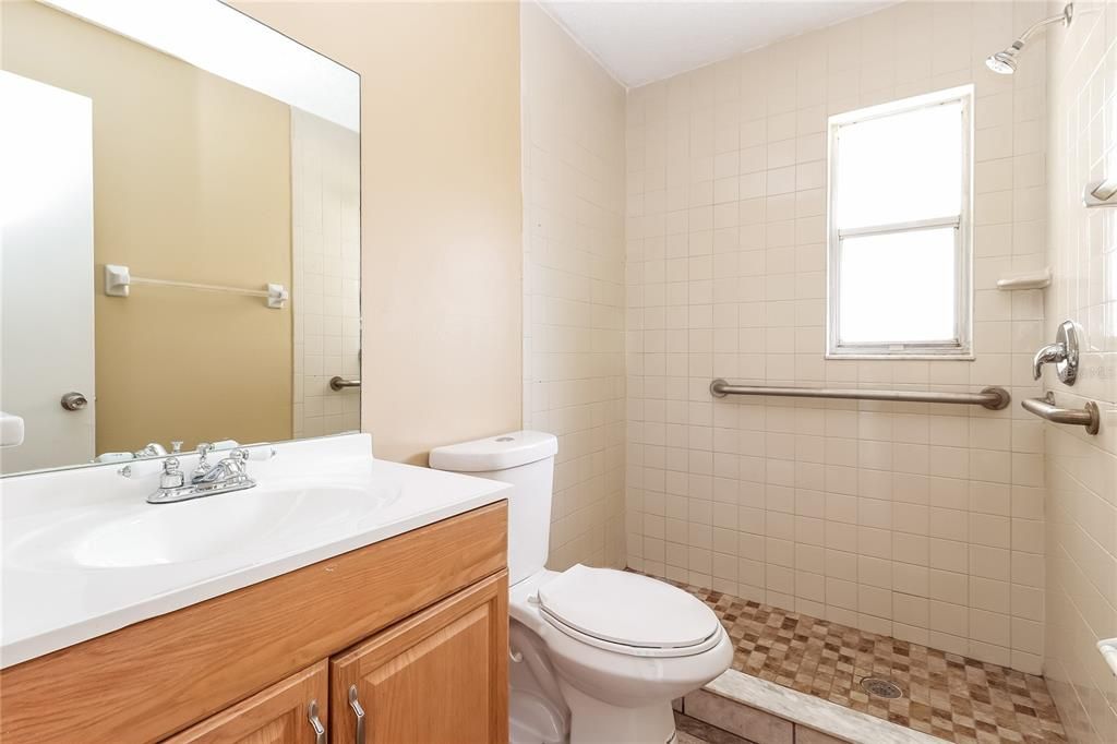 出租: $1,825 (3 贝兹, 2 浴室, 1283 平方英尺)