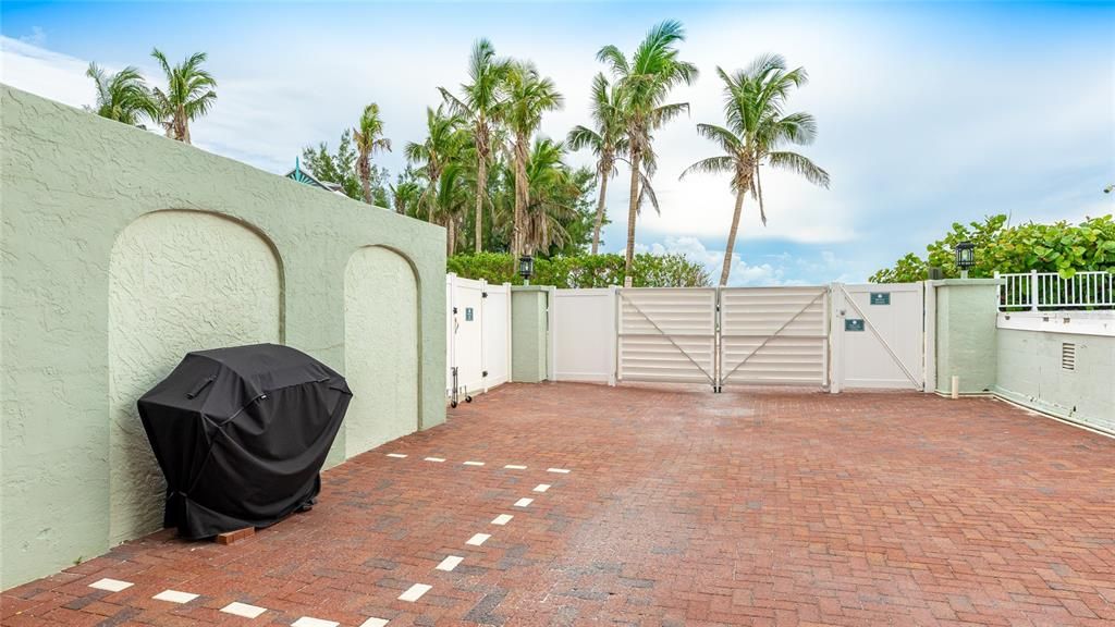 Activo con contrato: $650,000 (2 camas, 2 baños, 1169 Pies cuadrados)