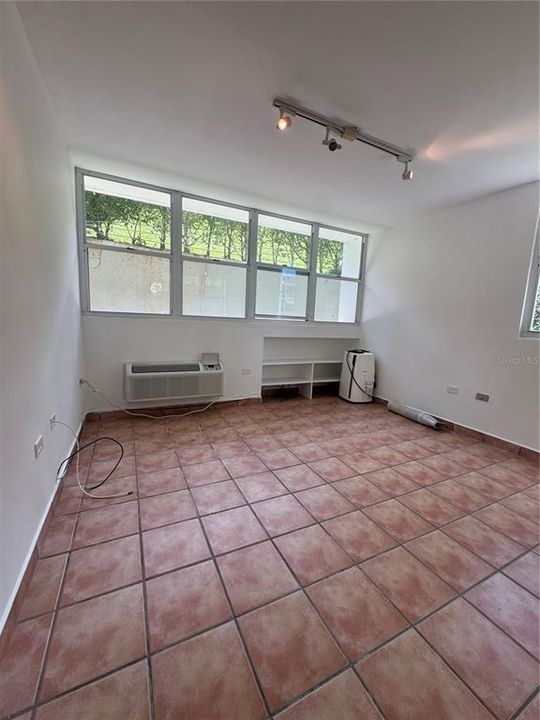 На продажу: $465,000 (3 спален, 2 ванн, 1573 Квадратных фут)