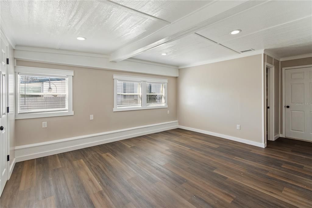 На продажу: $249,900 (4 спален, 2 ванн, 1640 Квадратных фут)