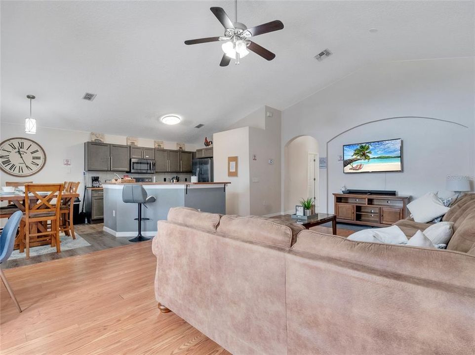 For Rent: $2,550 (4 beds, 3 baths, 1836 Square Feet)