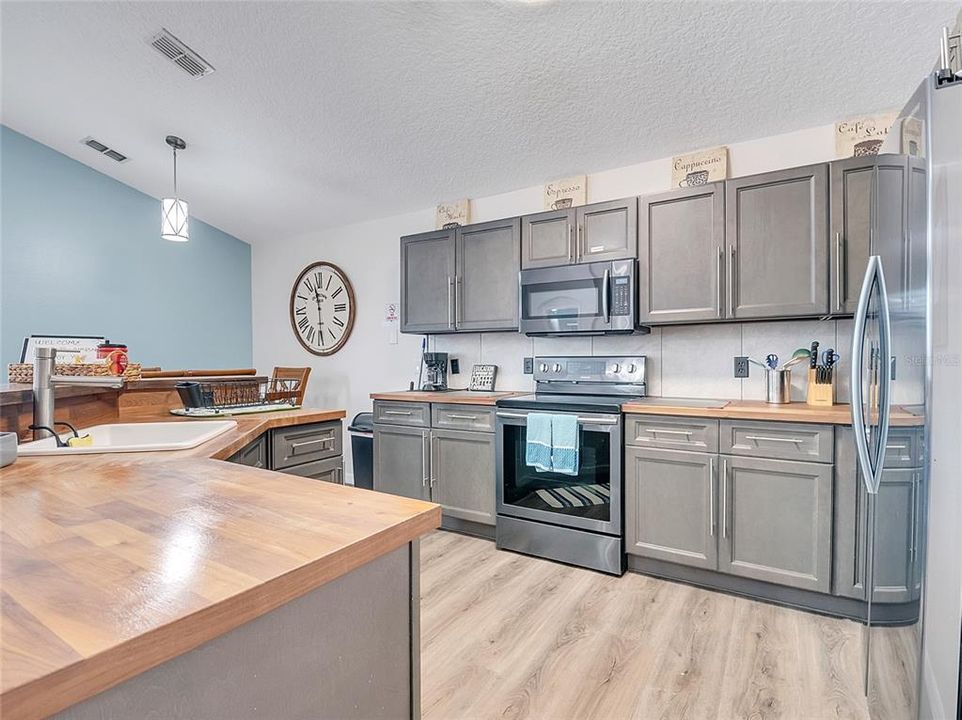 For Rent: $2,550 (4 beds, 3 baths, 1836 Square Feet)