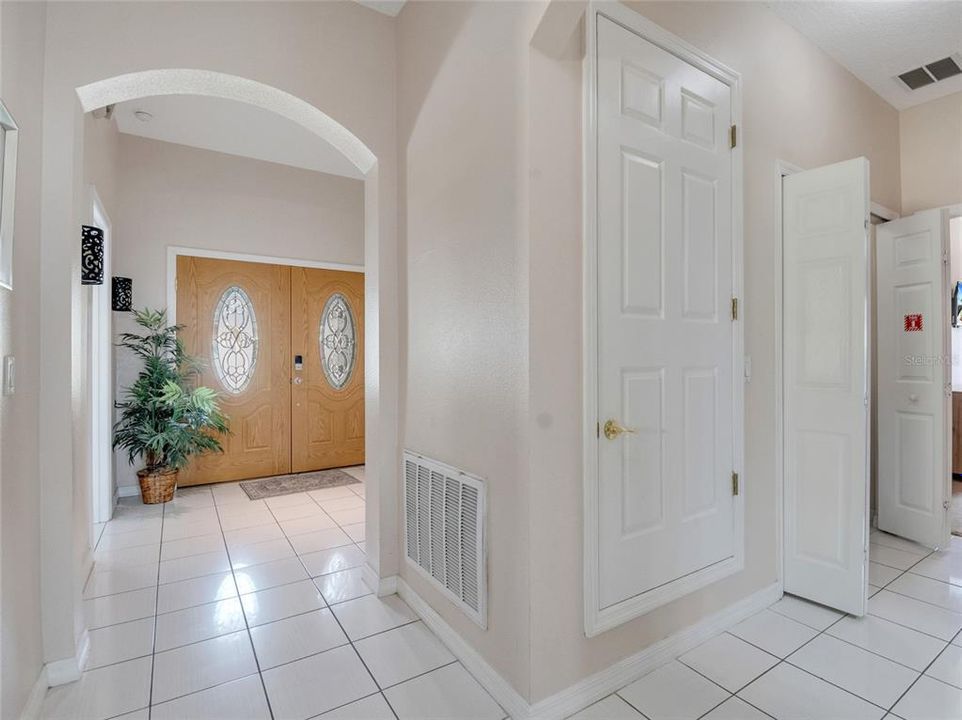 For Rent: $2,550 (4 beds, 3 baths, 1836 Square Feet)