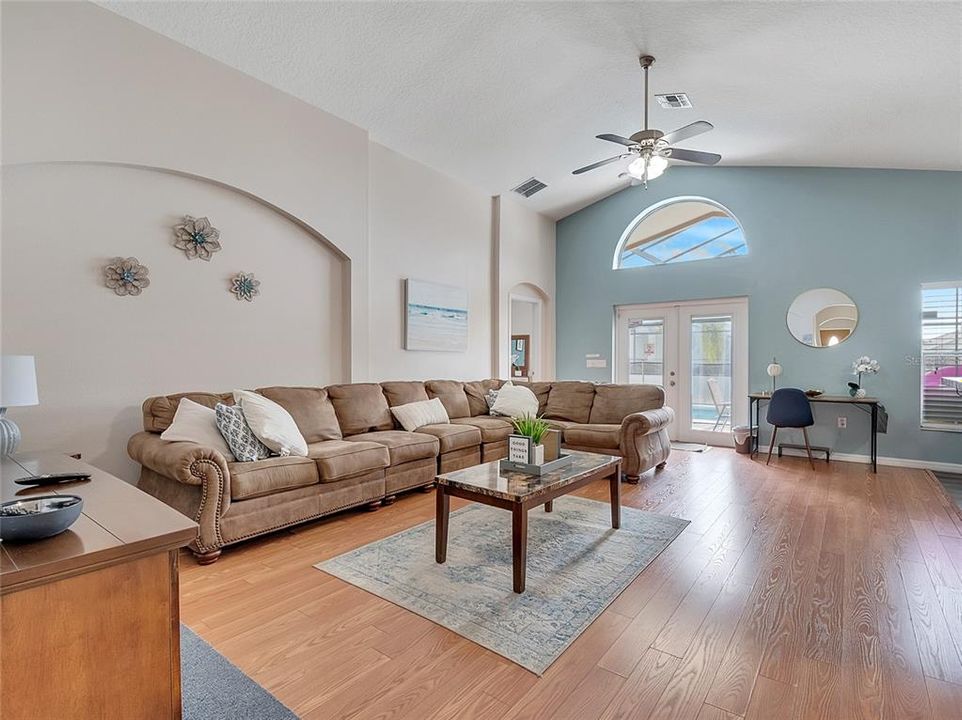 For Rent: $2,550 (4 beds, 3 baths, 1836 Square Feet)