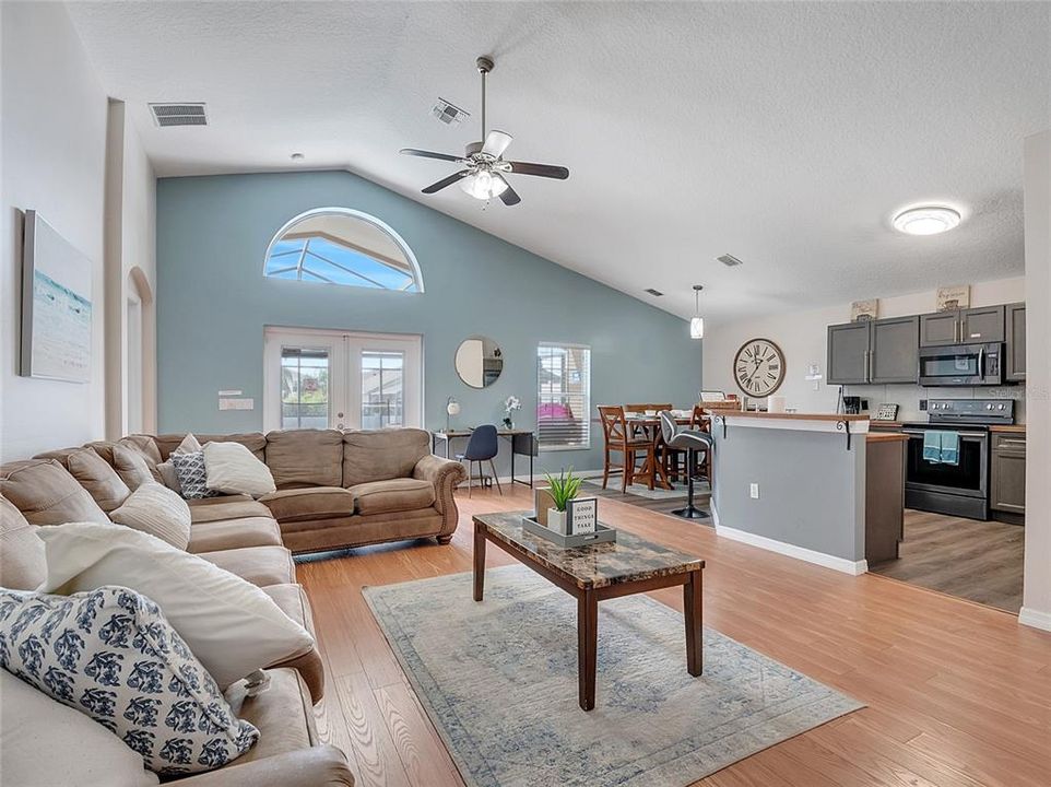 For Rent: $2,550 (4 beds, 3 baths, 1836 Square Feet)