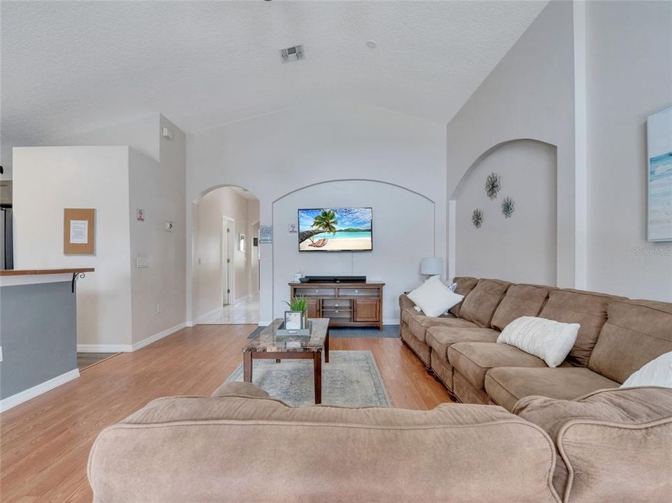 For Rent: $2,550 (4 beds, 3 baths, 1836 Square Feet)