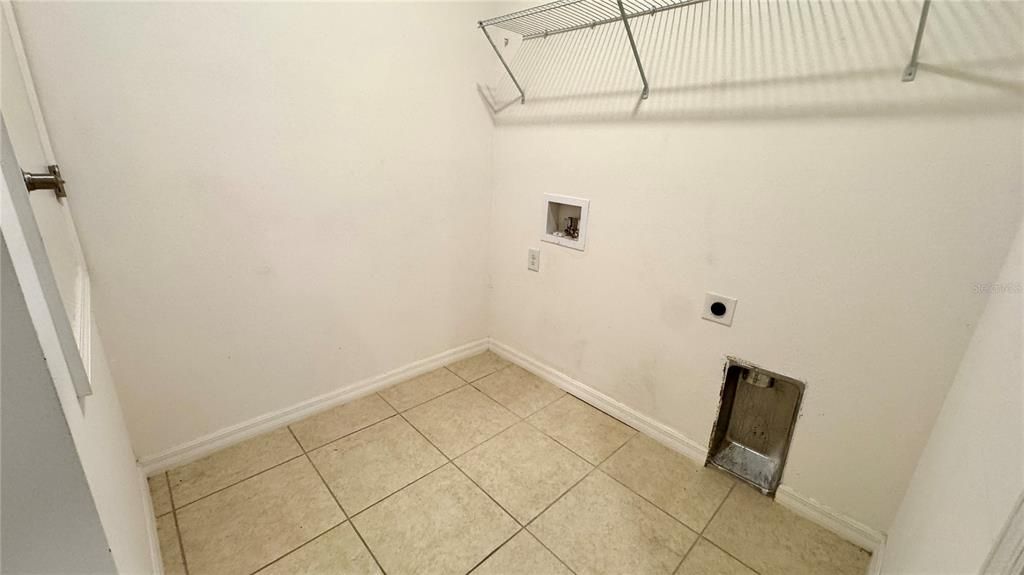 出租: $2,400 (3 贝兹, 2 浴室, 1994 平方英尺)