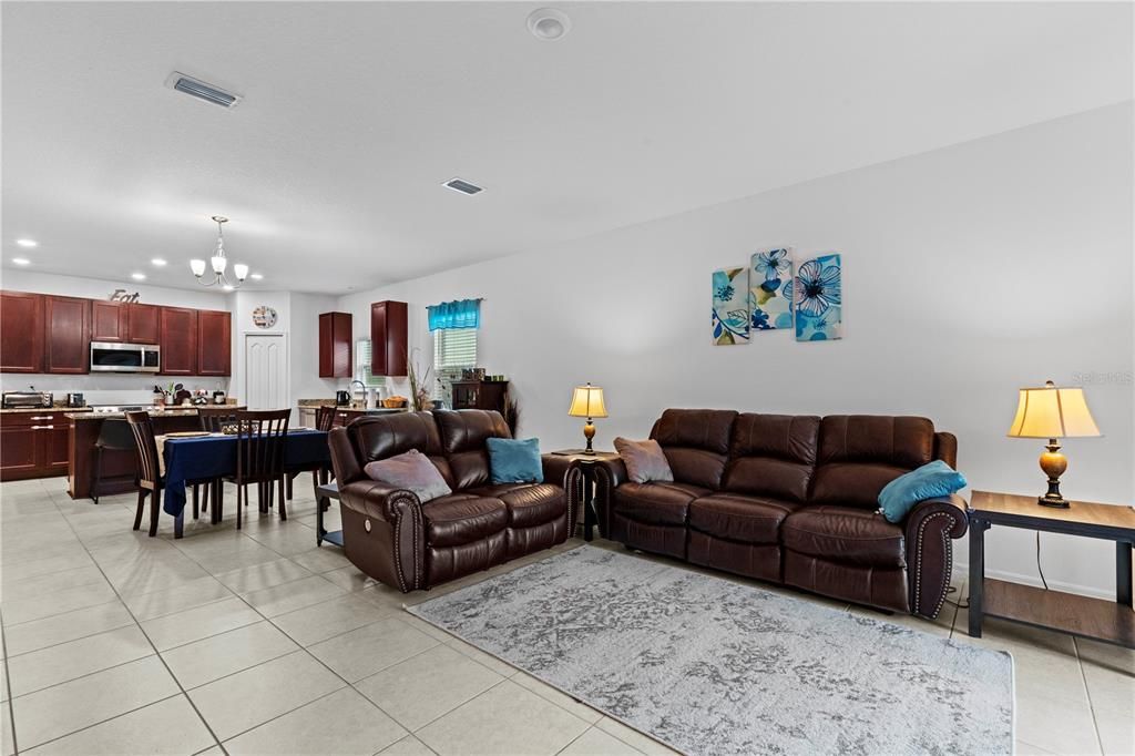 В аренду: $2,400 (3 спален, 2 ванн, 1994 Квадратных фут)