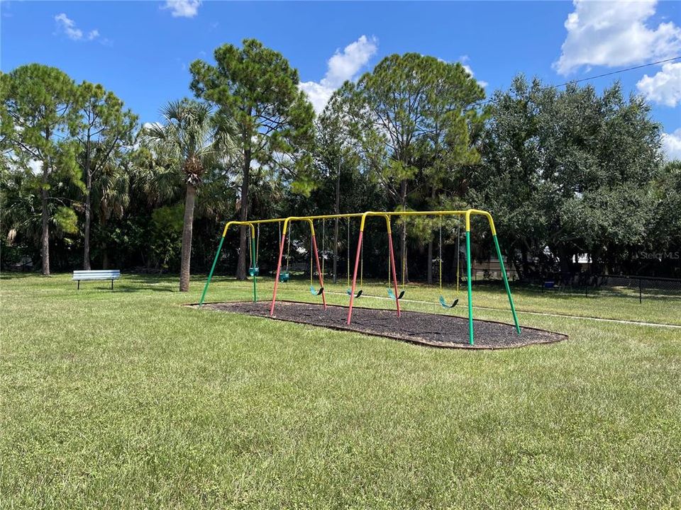 Под контрактом: $1,800 (2 спален, 1 ванн, 1044 Квадратных фут)