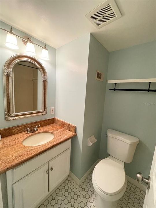 Под контрактом: $1,800 (2 спален, 1 ванн, 1044 Квадратных фут)