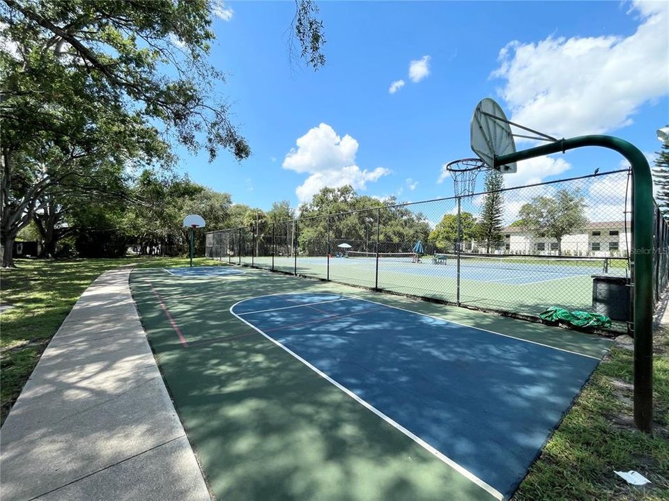 Под контрактом: $1,800 (2 спален, 1 ванн, 1044 Квадратных фут)