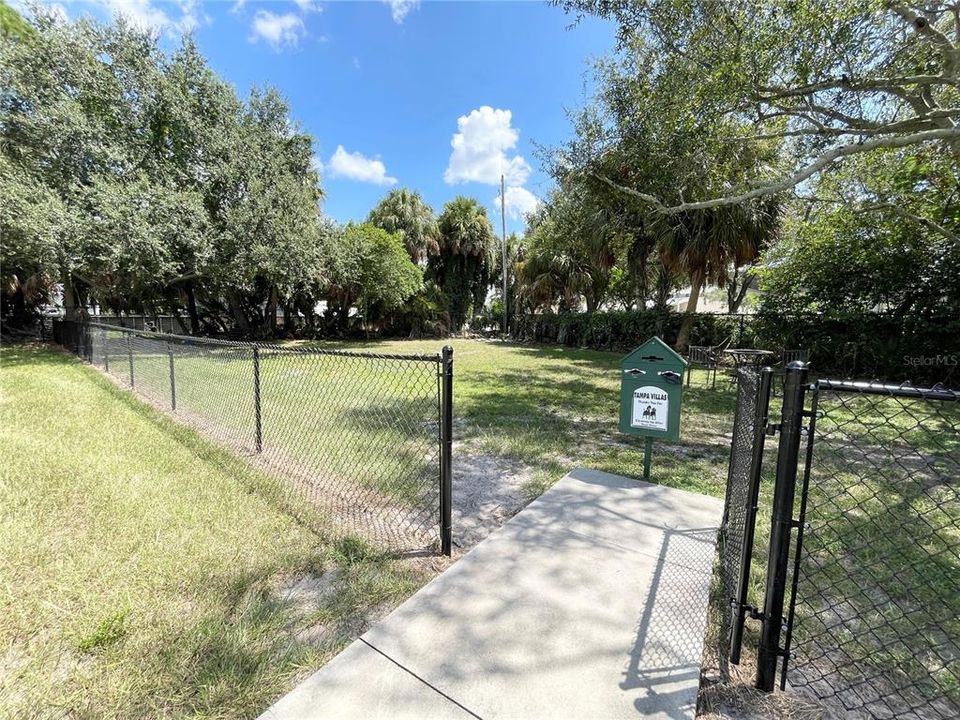 Под контрактом: $1,800 (2 спален, 1 ванн, 1044 Квадратных фут)