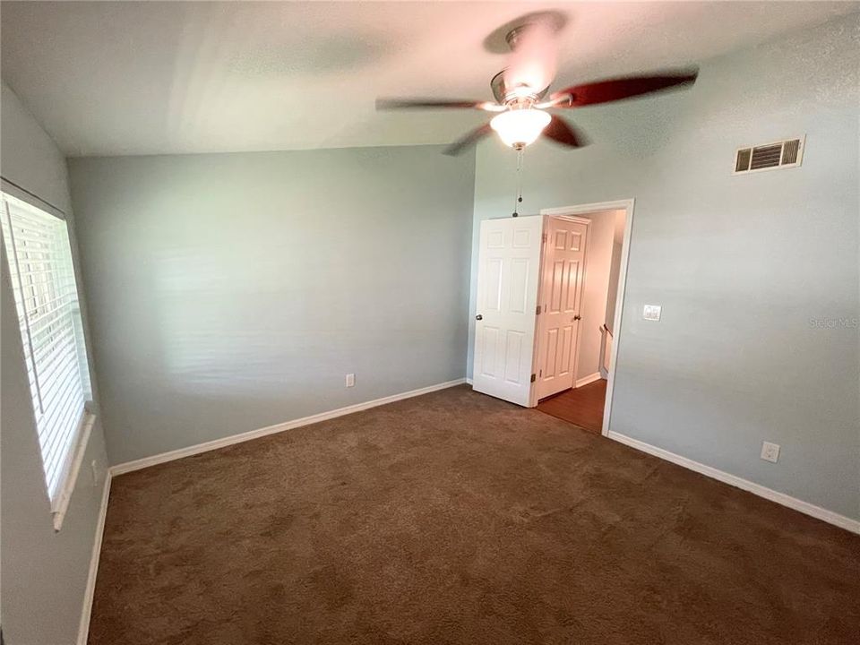 Под контрактом: $1,800 (2 спален, 1 ванн, 1044 Квадратных фут)