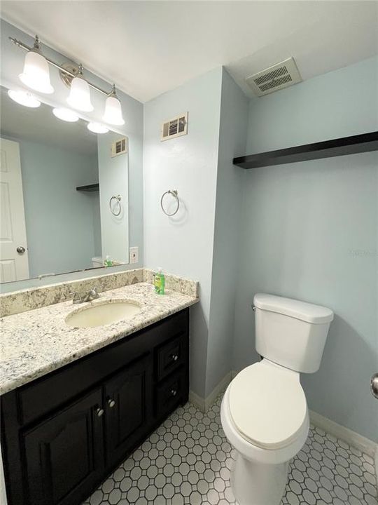 Под контрактом: $1,800 (2 спален, 1 ванн, 1044 Квадратных фут)