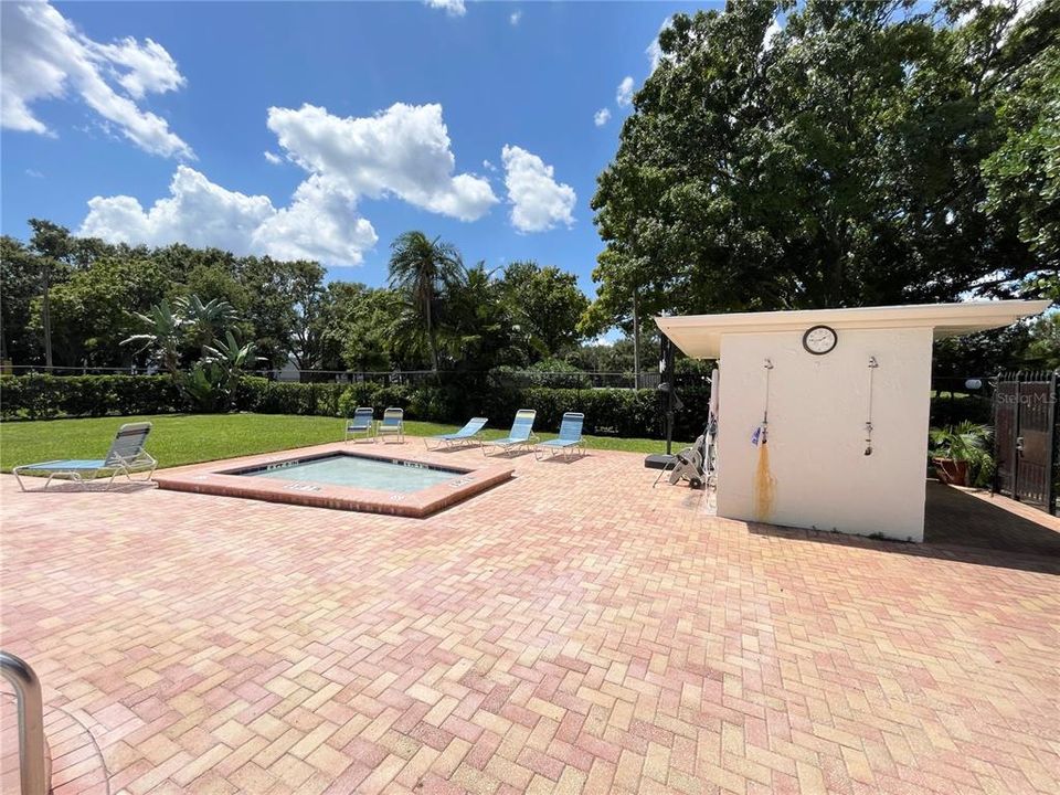 Под контрактом: $1,800 (2 спален, 1 ванн, 1044 Квадратных фут)