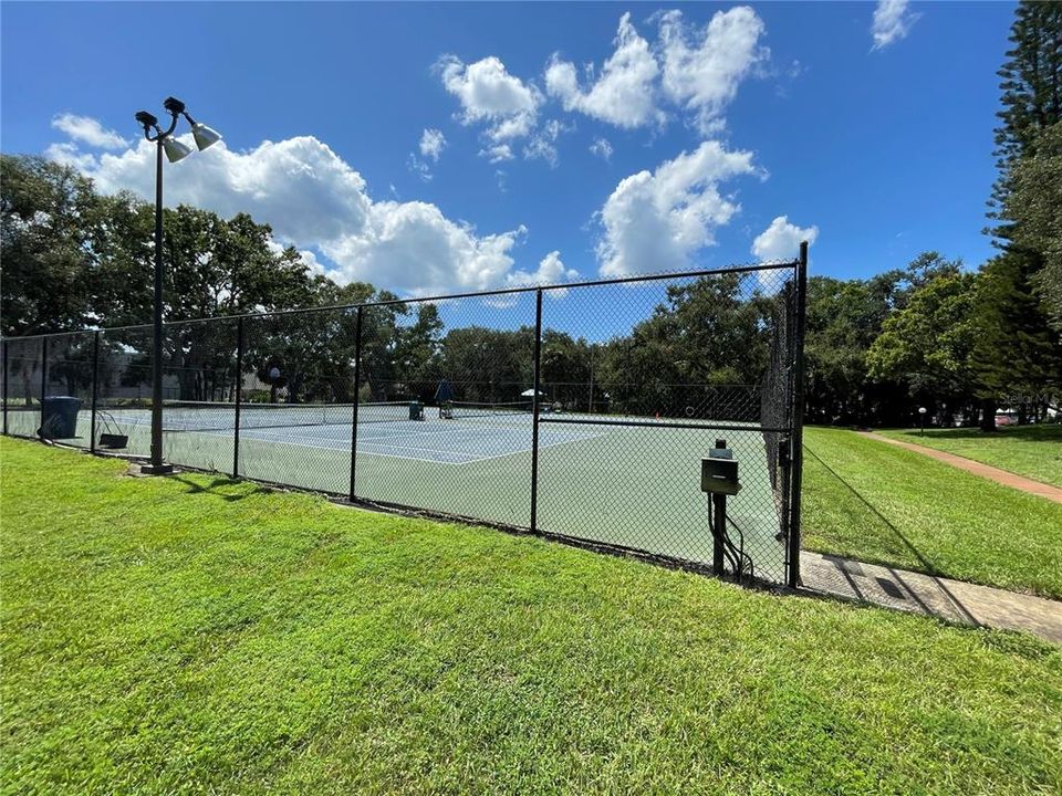 Под контрактом: $1,800 (2 спален, 1 ванн, 1044 Квадратных фут)