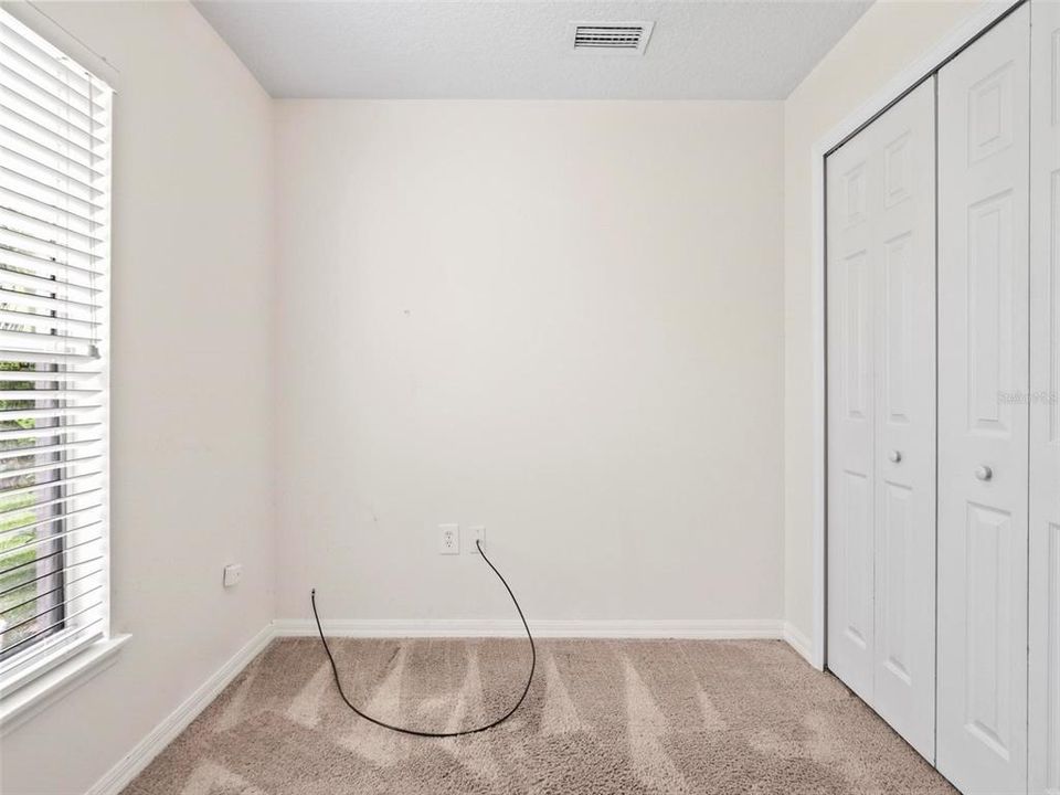 Под контрактом: $254,900 (4 спален, 2 ванн, 1610 Квадратных фут)