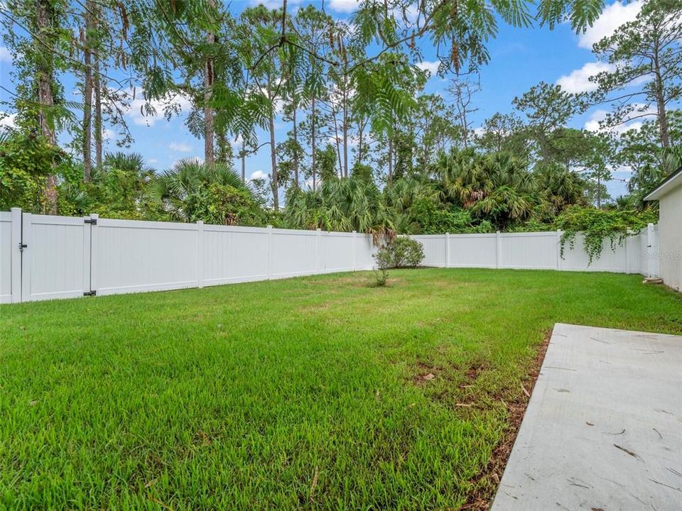 Под контрактом: $254,900 (4 спален, 2 ванн, 1610 Квадратных фут)