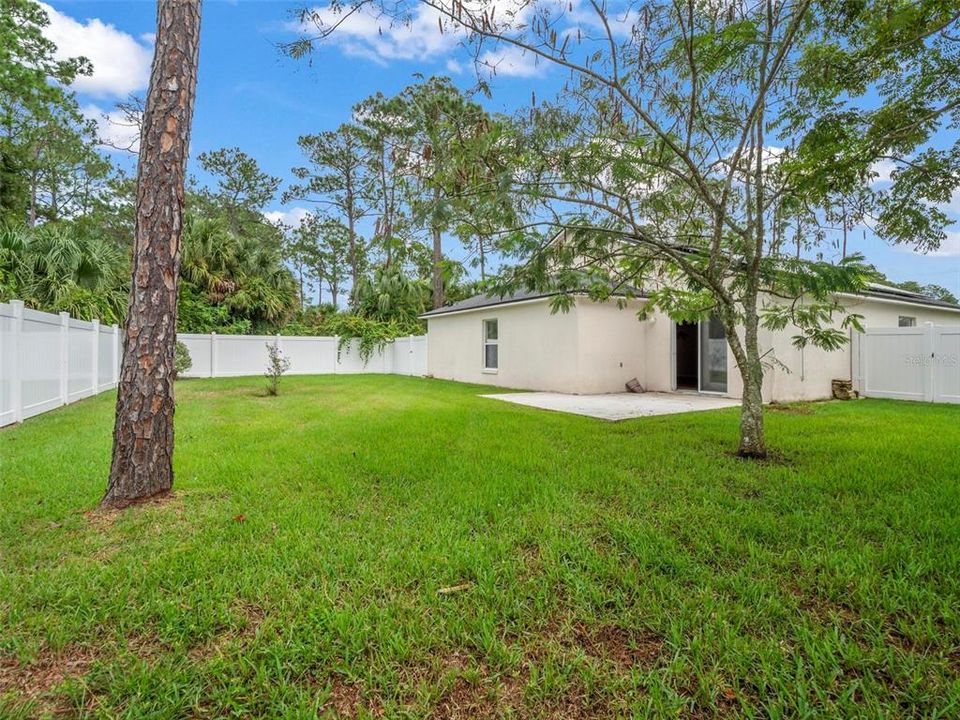 Под контрактом: $254,900 (4 спален, 2 ванн, 1610 Квадратных фут)