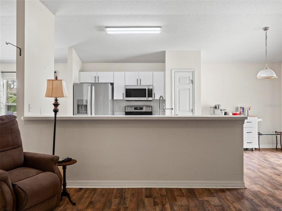 Под контрактом: $254,900 (4 спален, 2 ванн, 1610 Квадратных фут)